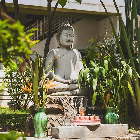 Cambodian Country Club Hotel Phnom Pen Exterior foto